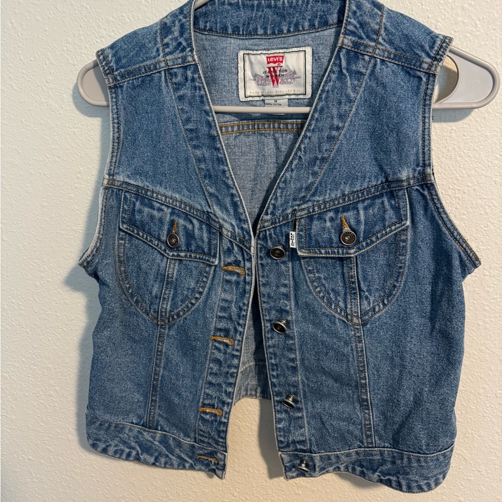 Levi’s Size Medium Cotton Vest